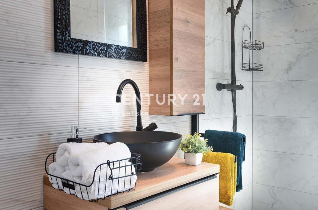 PULA, VILLA DI LUSSO NUOVA CON PISCINA