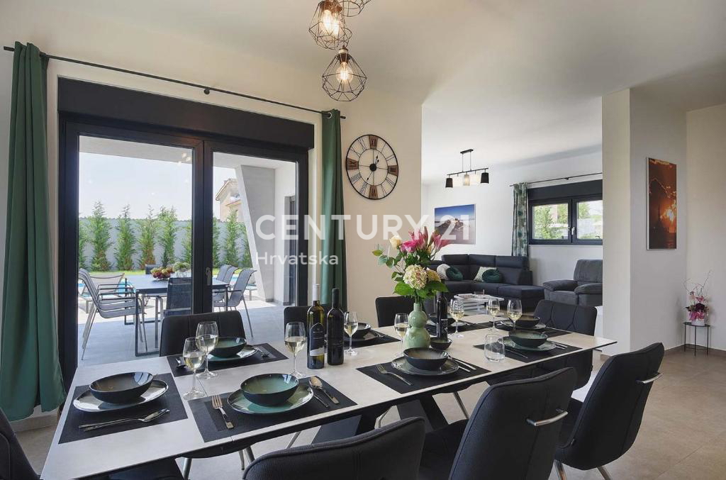 PULA, VILLA DI LUSSO NUOVA CON PISCINA