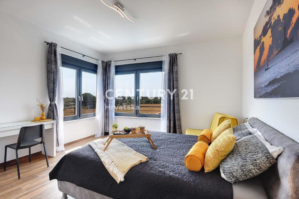 PULA, VILLA DI LUSSO NUOVA CON PISCINA