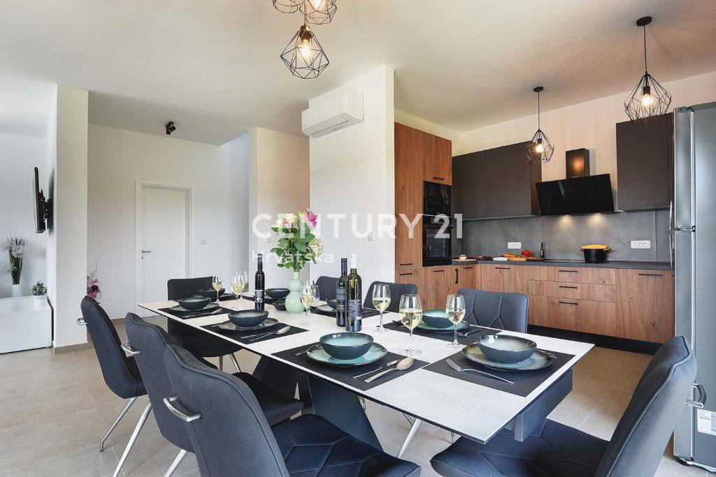 PULA, VILLA DI LUSSO NUOVA CON PISCINA