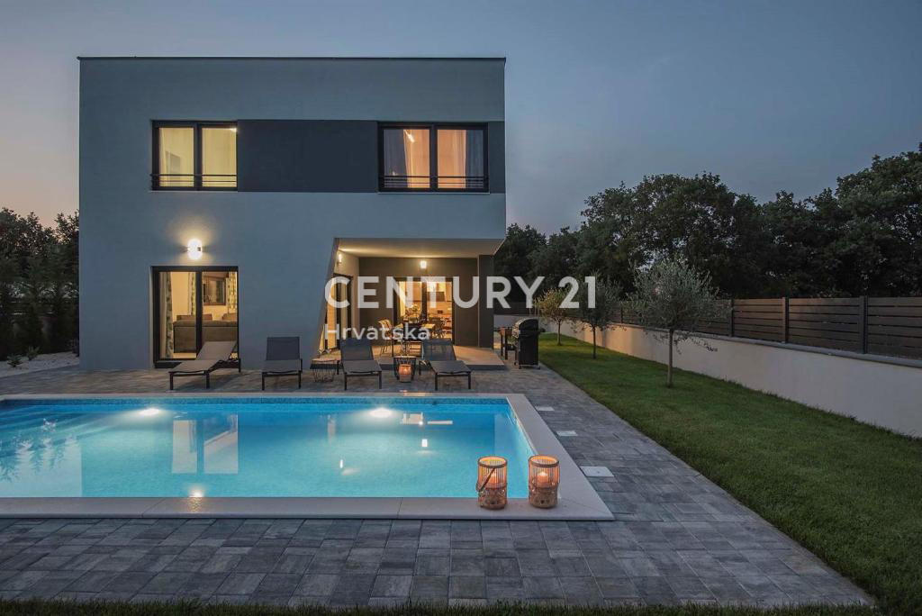 PULA, VILLA DI LUSSO NUOVA CON PISCINA