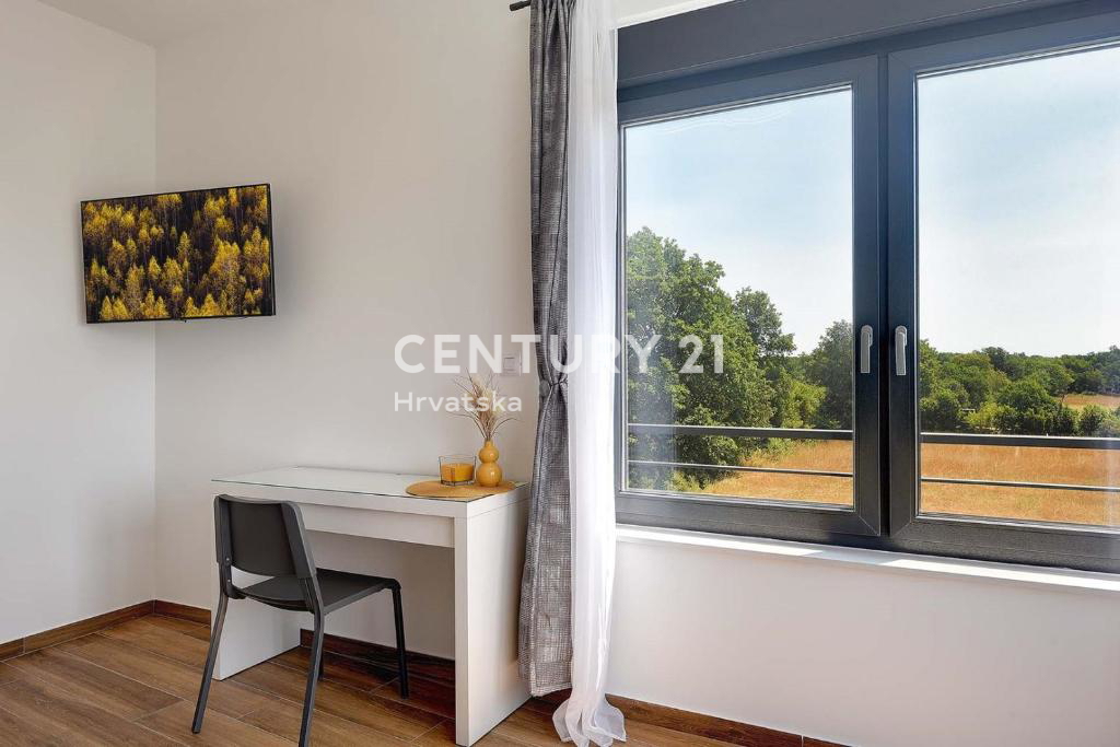 PULA, VILLA DI LUSSO NUOVA CON PISCINA