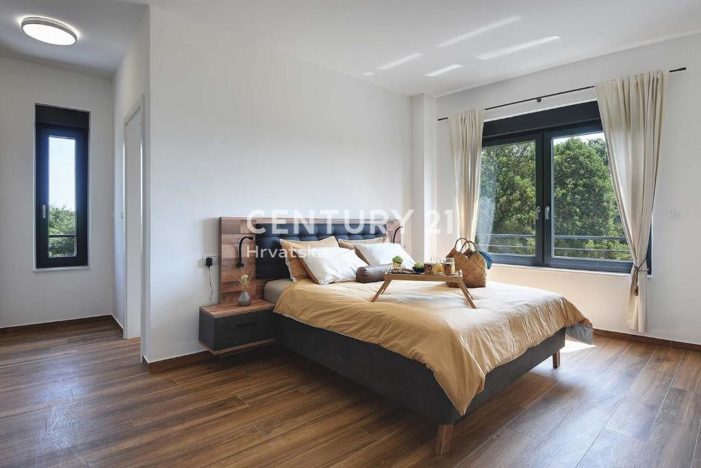 PULA, VILLA DI LUSSO NUOVA CON PISCINA