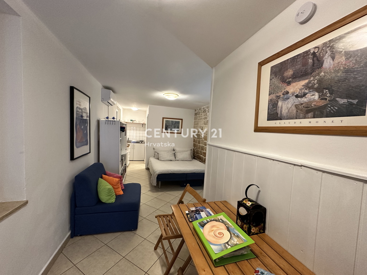 POREČ, CENTRO, POSIZIONE ECCELLENTE, CASA A SCHIERA CON DUE APPARTAMENTI SEPARATI