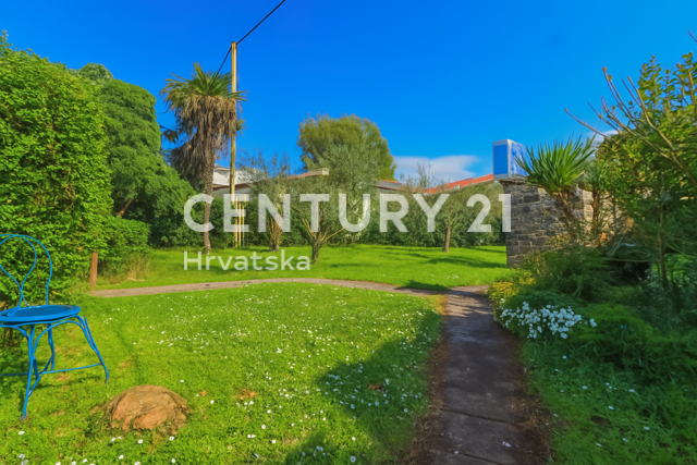 UMAG, DINTORNI, TERRENO A SOLI 80 METRI DAL MARE CON PERMESSO DI COSTRUZIONE DEFINITIVO