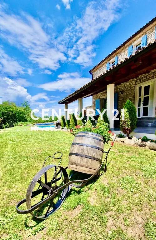 VRSAR, VILLA IN PIETRA CON PISCINA