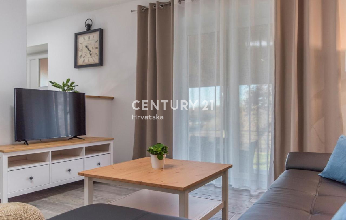 VRSAR, VILLA IN PIETRA CON PISCINA