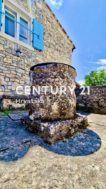 VRSAR, VILLA IN PIETRA CON PISCINA