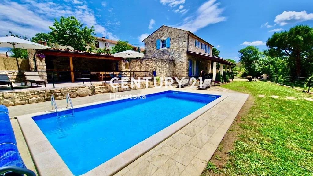 VRSAR, VILLA IN PIETRA CON PISCINA
