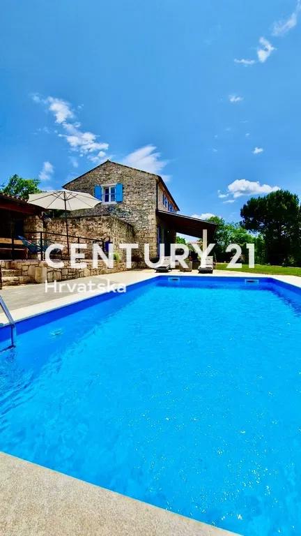 VRSAR, VILLA IN PIETRA CON PISCINA