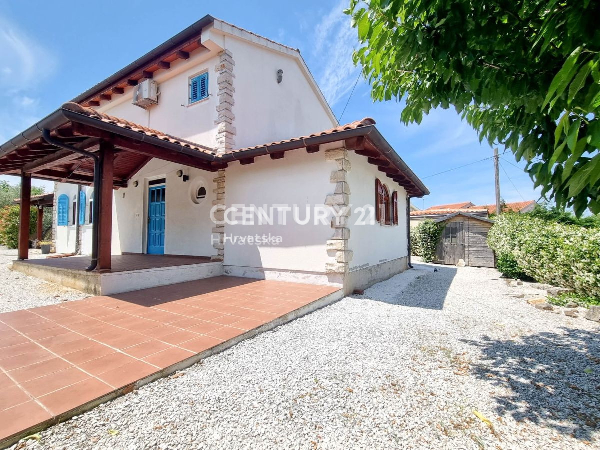 VIŠNJAN, CASA CON PISCINA E VISTA SULLA CITTÀ VECCHIA DI VIŠNJAN