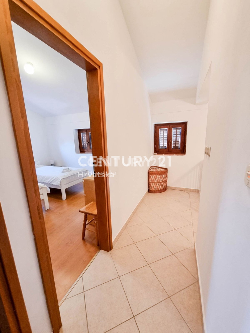 VIŠNJAN, CASA CON PISCINA E VISTA SULLA CITTÀ VECCHIA DI VIŠNJAN