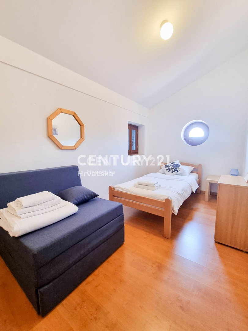 VIŠNJAN, CASA CON PISCINA E VISTA SULLA CITTÀ VECCHIA DI VIŠNJAN