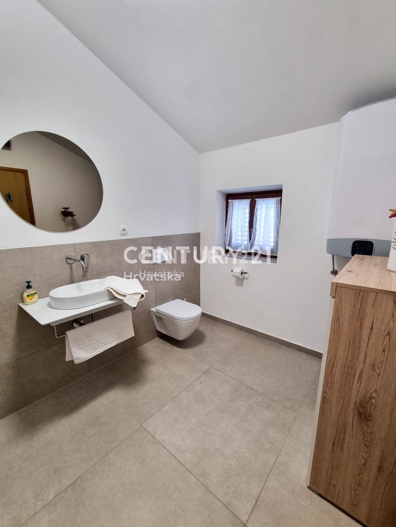 VIŠNJAN, CASA CON PISCINA E VISTA SULLA CITTÀ VECCHIA DI VIŠNJAN