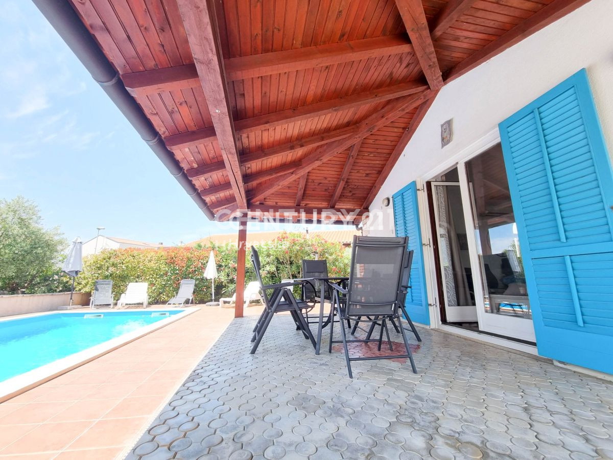 VIŠNJAN, CASA CON PISCINA E VISTA SULLA CITTÀ VECCHIA DI VIŠNJAN