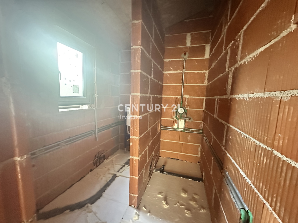 SVETVINČENAT, VILLA AL PIANO TERRA CON 4 CAMERE DA LETTO E PISCINA, POSIZIONE TRANQUILLA