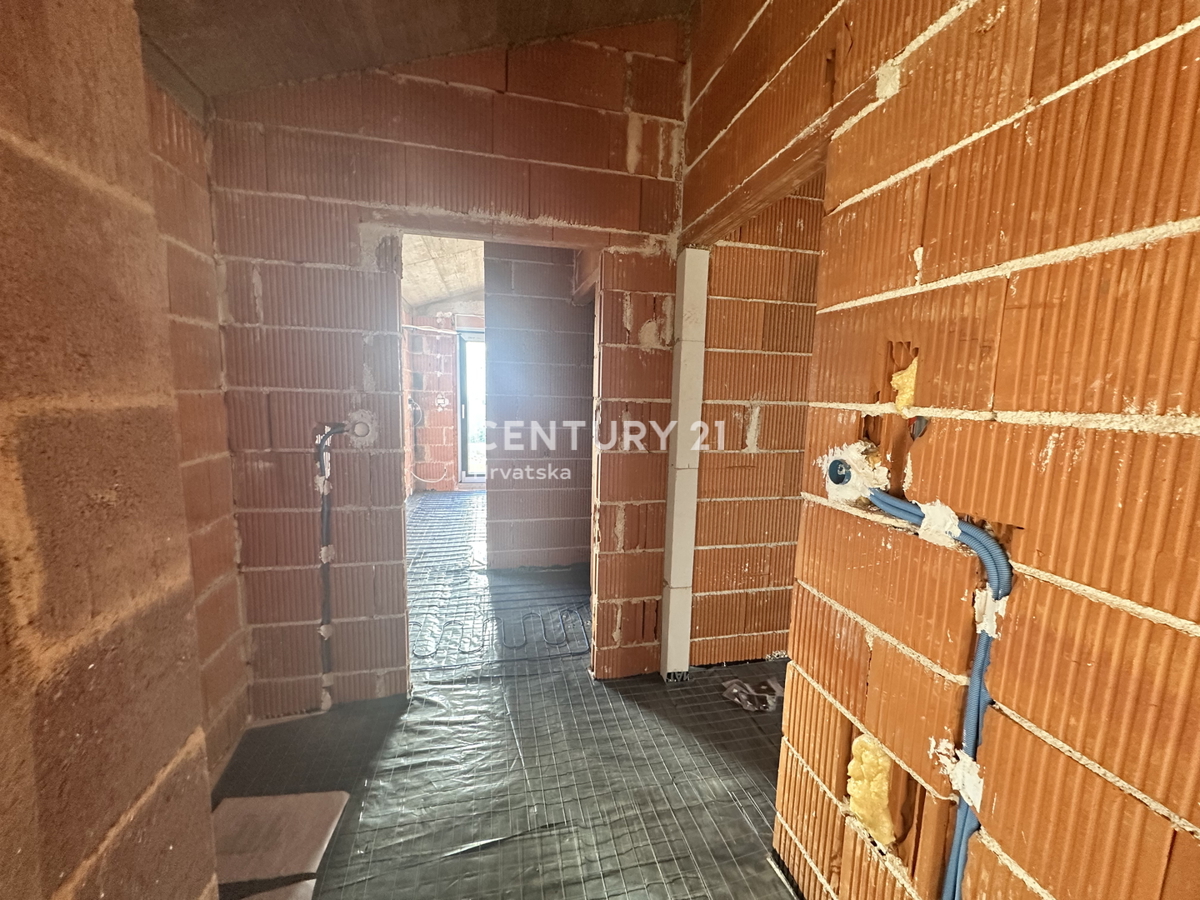 SVETVINČENAT, VILLA AL PIANO TERRA CON 4 CAMERE DA LETTO E PISCINA, POSIZIONE TRANQUILLA