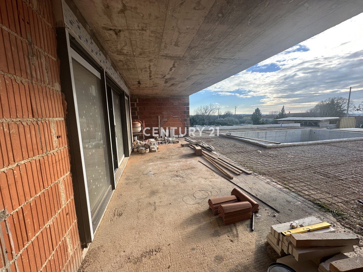 SVETVINČENAT, VILLA AL PIANO TERRA CON 4 CAMERE DA LETTO E PISCINA, POSIZIONE TRANQUILLA