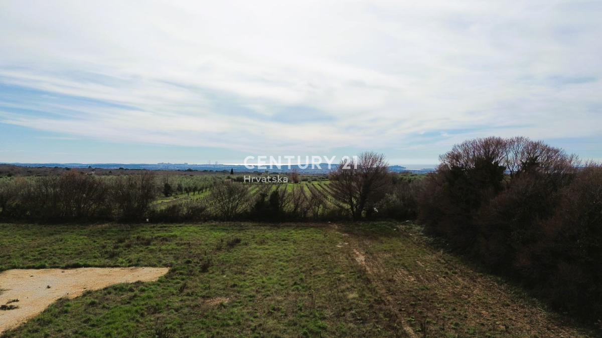 VODNJAN, TERRENO EDIFICABILE CON VISTA SULLE BRIJUNI