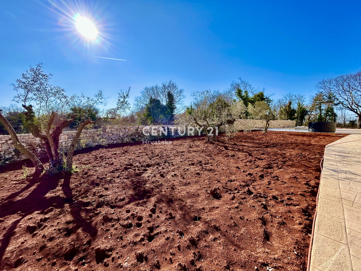 GROŽNJAN, DINTORNI, NUOVA VILLA IN POSIZIONE STRATEGICA