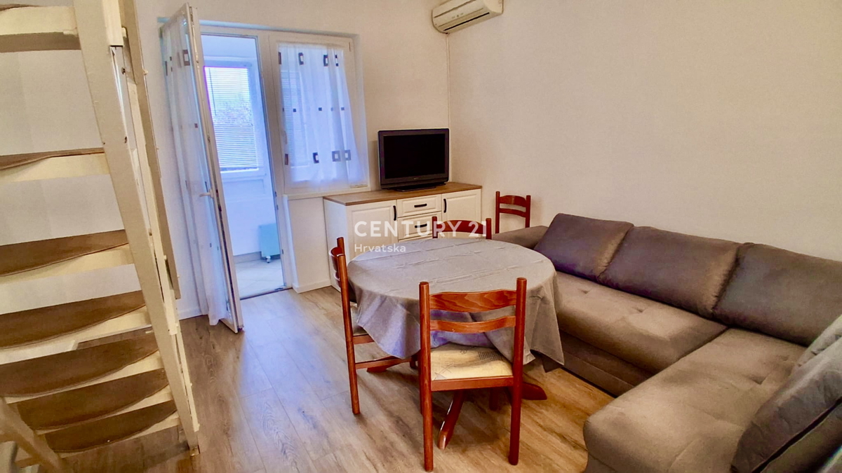 POREČ, ČERVAR PORAT, APPARTAMENTO SU DUE LIVELLI A SOLI 150 METRI DALLA SPIAGGIA