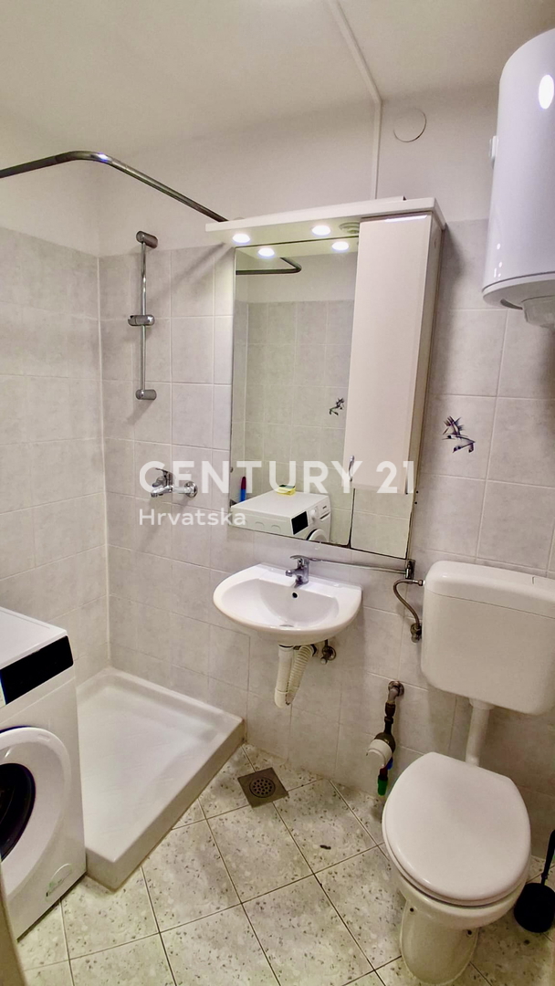 POREČ, ČERVAR PORAT, APPARTAMENTO SU DUE LIVELLI A SOLI 150 METRI DALLA SPIAGGIA