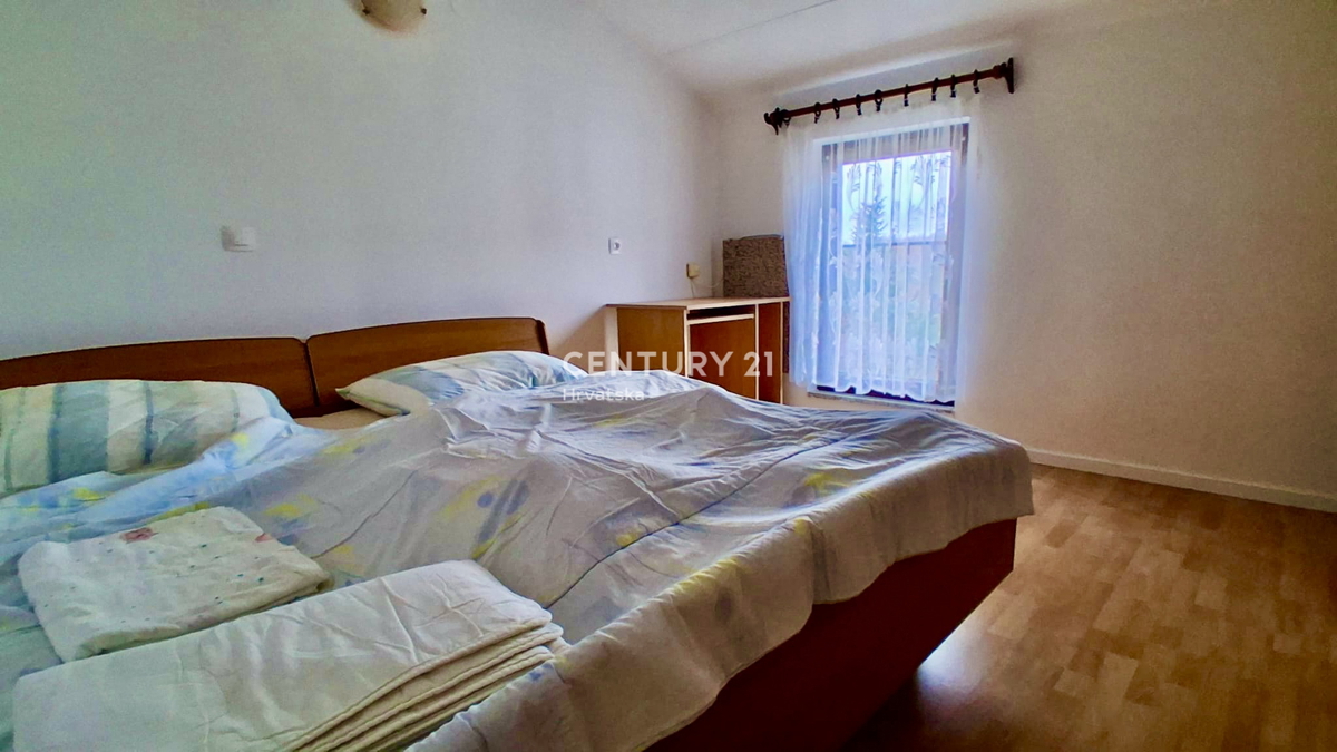 POREČ, ČERVAR PORAT, APPARTAMENTO SU DUE LIVELLI A SOLI 150 METRI DALLA SPIAGGIA