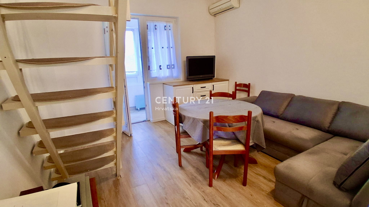 POREČ, ČERVAR PORAT, APPARTAMENTO SU DUE LIVELLI A SOLI 150 METRI DALLA SPIAGGIA