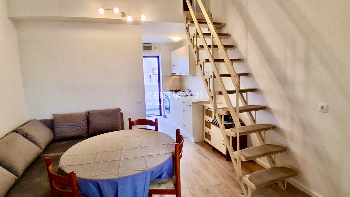 POREČ, ČERVAR PORAT, APPARTAMENTO SU DUE LIVELLI A SOLI 150 METRI DALLA SPIAGGIA