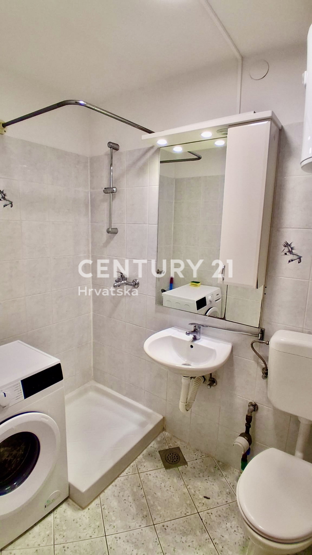 POREČ, ČERVAR PORAT, APPARTAMENTO SU DUE LIVELLI A SOLI 150 METRI DALLA SPIAGGIA