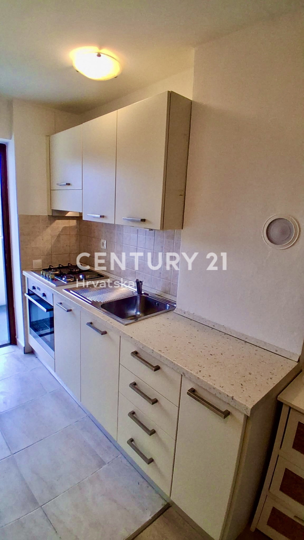 POREČ, ČERVAR PORAT, APPARTAMENTO SU DUE LIVELLI A SOLI 150 METRI DALLA SPIAGGIA