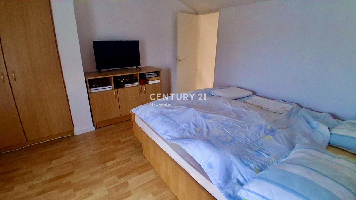 POREČ, ČERVAR PORAT, APPARTAMENTO SU DUE LIVELLI A SOLI 150 METRI DALLA SPIAGGIA