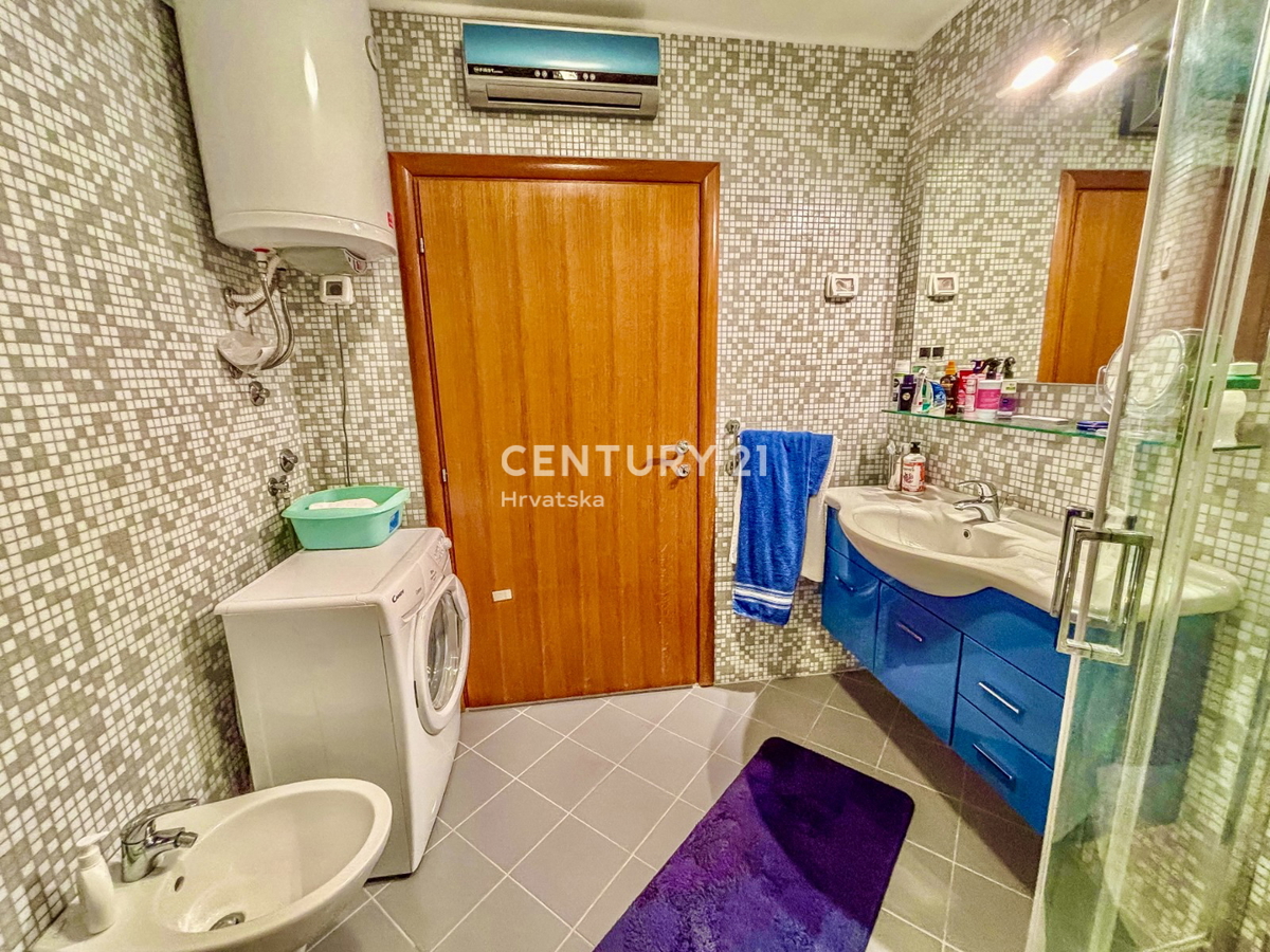 NOVIGRAD, APPARTAMENTO BILOCALE AL PIANO TERRA A SOLI 100 METRI DALLA SPIAGGIA