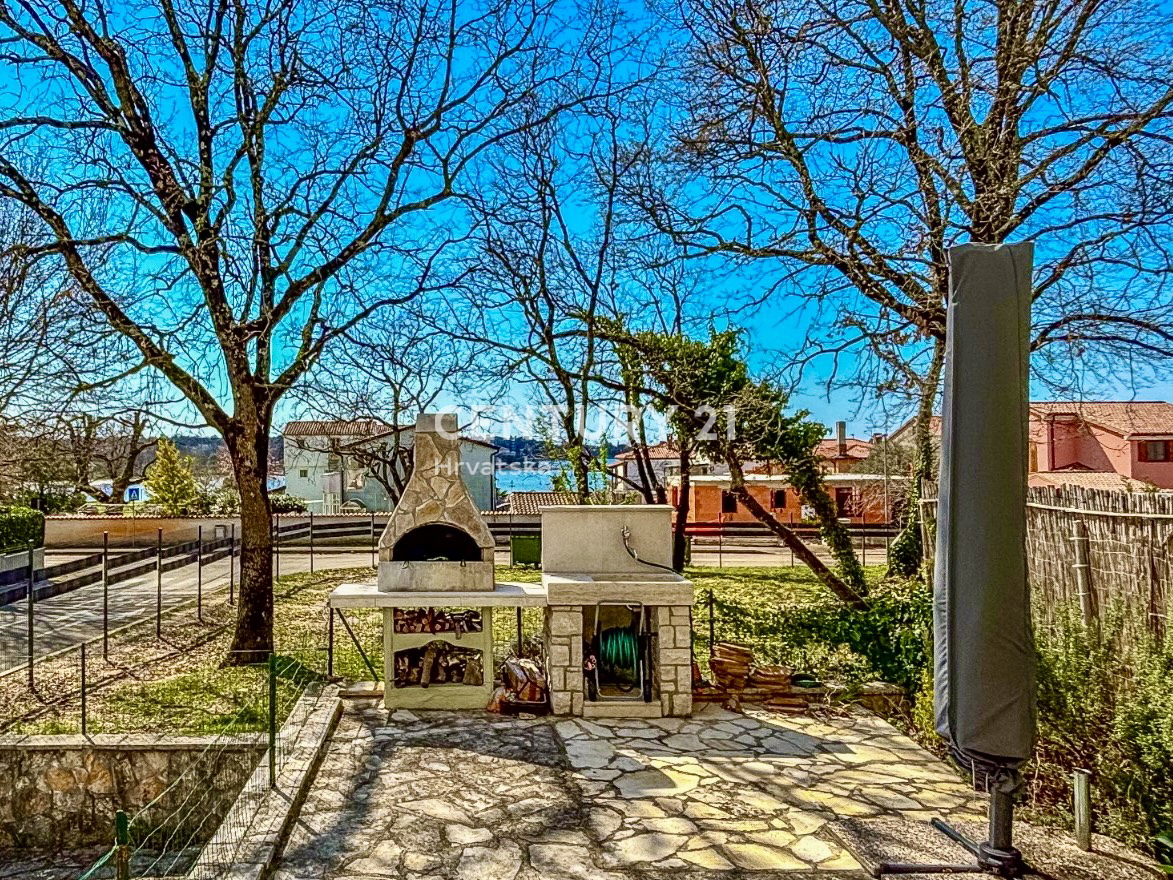 NOVIGRAD, APPARTAMENTO BILOCALE AL PIANO TERRA A SOLI 100 METRI DALLA SPIAGGIA