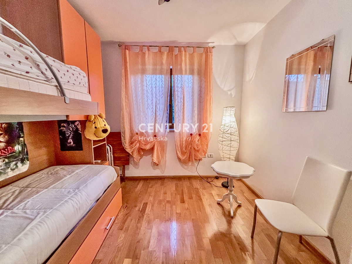 NOVIGRAD, APPARTAMENTO BILOCALE AL PIANO TERRA A SOLI 100 METRI DALLA SPIAGGIA