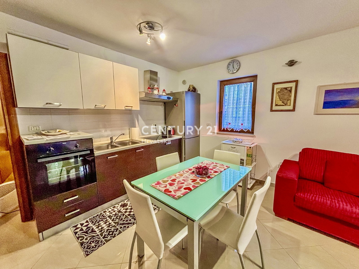 NOVIGRAD, APPARTAMENTO BILOCALE AL PIANO TERRA A SOLI 100 METRI DALLA SPIAGGIA