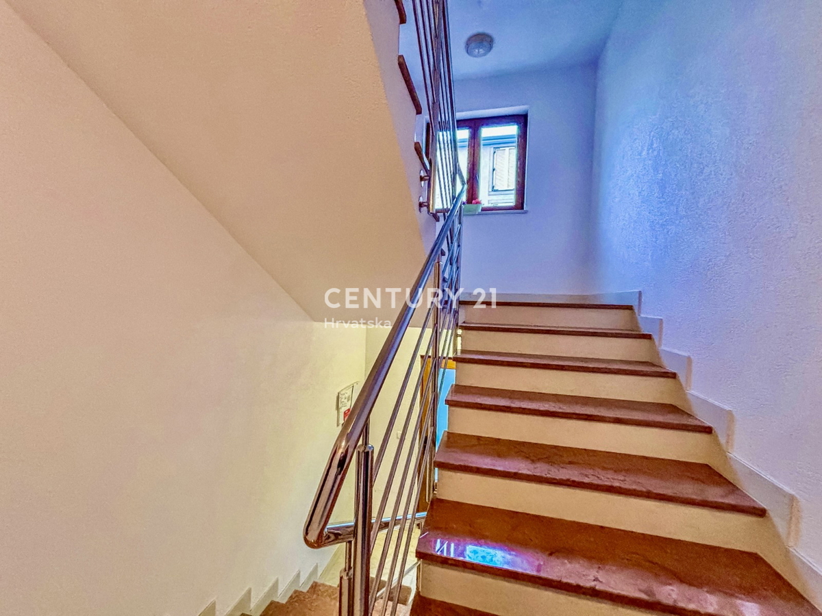 NOVIGRAD, APPARTAMENTO BILOCALE AL PIANO TERRA A SOLI 100 METRI DALLA SPIAGGIA