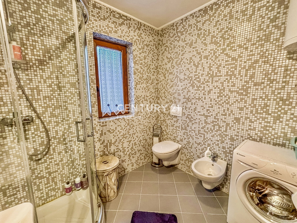 NOVIGRAD, APPARTAMENTO BILOCALE AL PIANO TERRA A SOLI 100 METRI DALLA SPIAGGIA