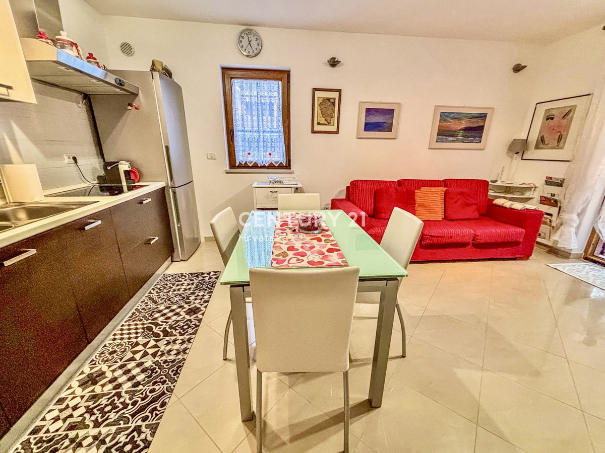 NOVIGRAD, APPARTAMENTO BILOCALE AL PIANO TERRA A SOLI 100 METRI DALLA SPIAGGIA