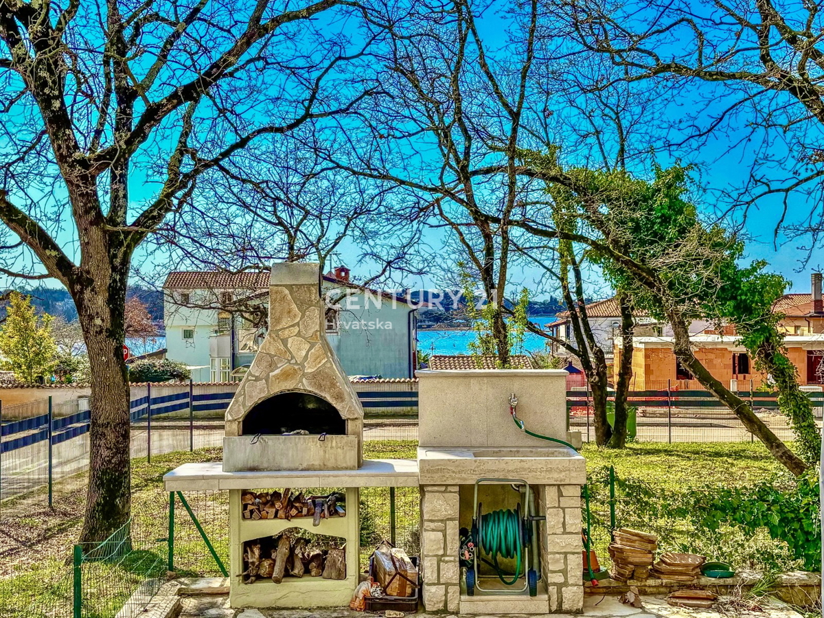 NOVIGRAD, APPARTAMENTO BILOCALE AL PIANO TERRA A SOLI 100 METRI DALLA SPIAGGIA