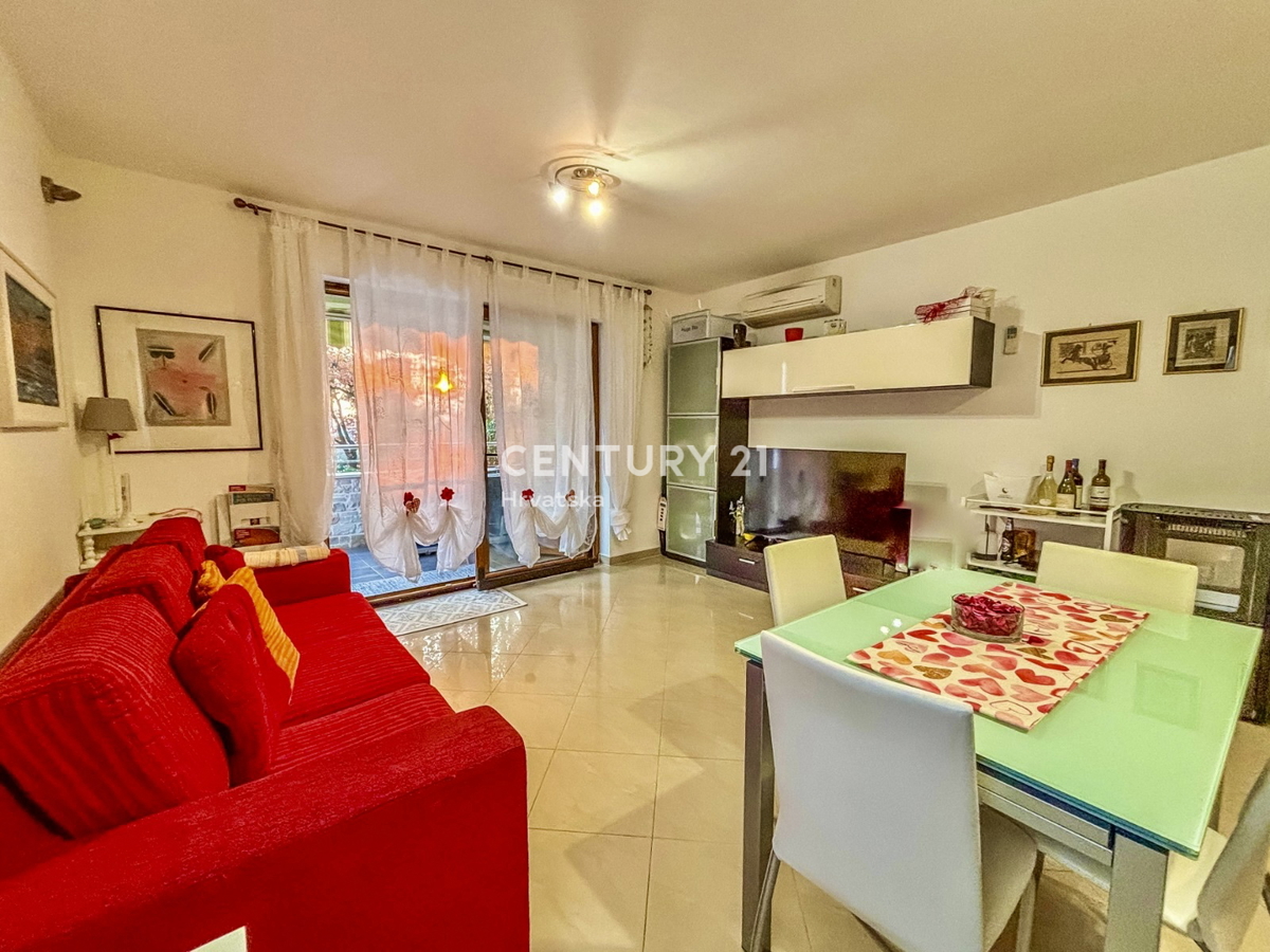 NOVIGRAD, APPARTAMENTO BILOCALE AL PIANO TERRA A SOLI 100 METRI DALLA SPIAGGIA