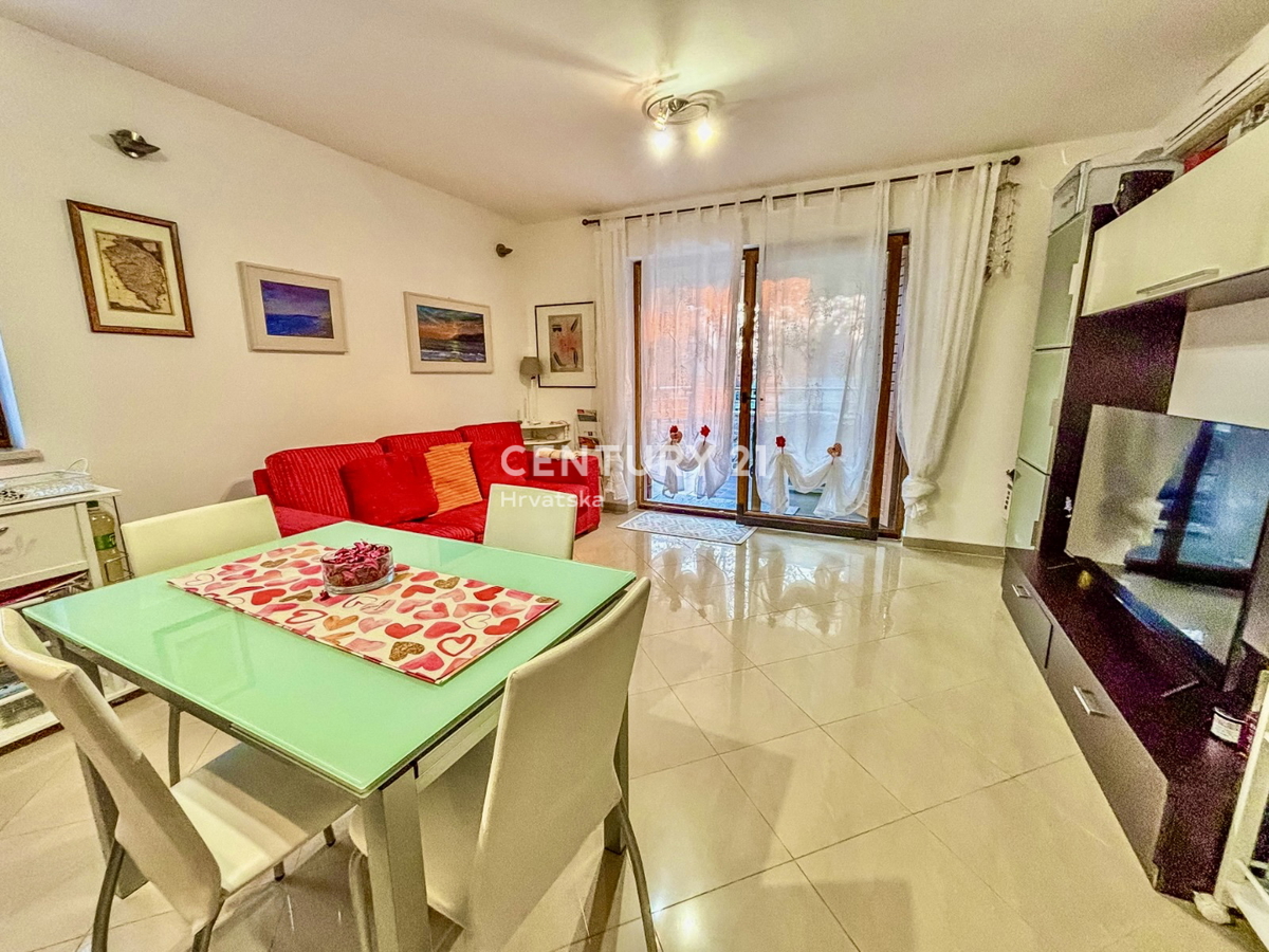 NOVIGRAD, APPARTAMENTO BILOCALE AL PIANO TERRA A SOLI 100 METRI DALLA SPIAGGIA