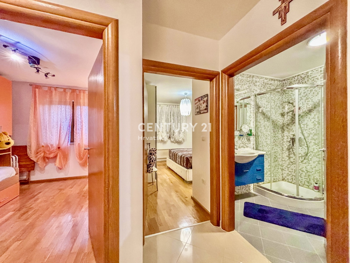 NOVIGRAD, APPARTAMENTO BILOCALE AL PIANO TERRA A SOLI 100 METRI DALLA SPIAGGIA