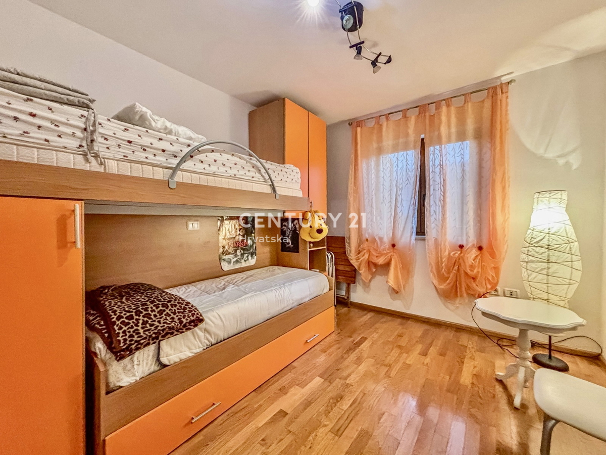 NOVIGRAD, APPARTAMENTO BILOCALE AL PIANO TERRA A SOLI 100 METRI DALLA SPIAGGIA