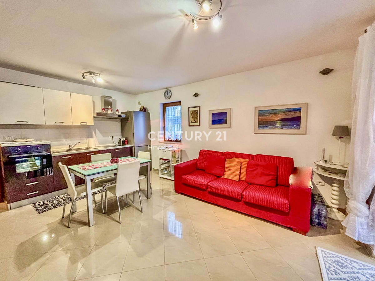 NOVIGRAD, APPARTAMENTO BILOCALE AL PIANO TERRA A SOLI 100 METRI DALLA SPIAGGIA