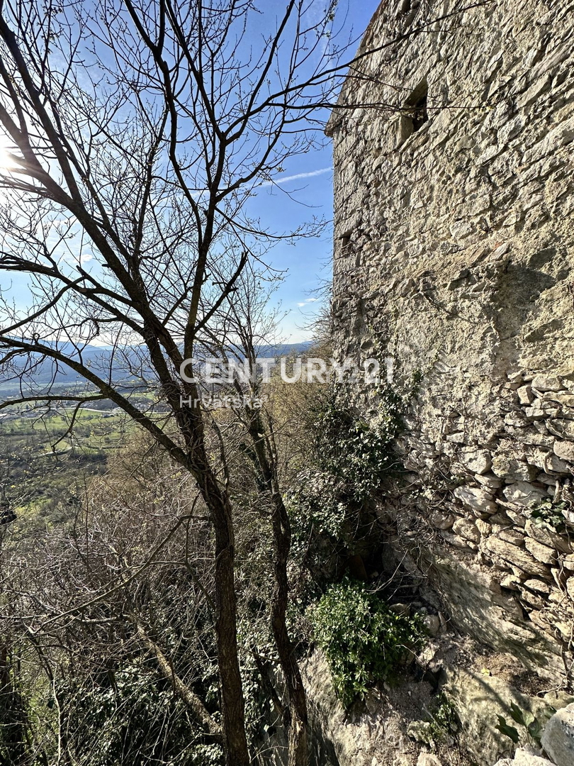 PIĆAN, TRE CASA IN FILA CON VISTA APERTA SULLA NATURA