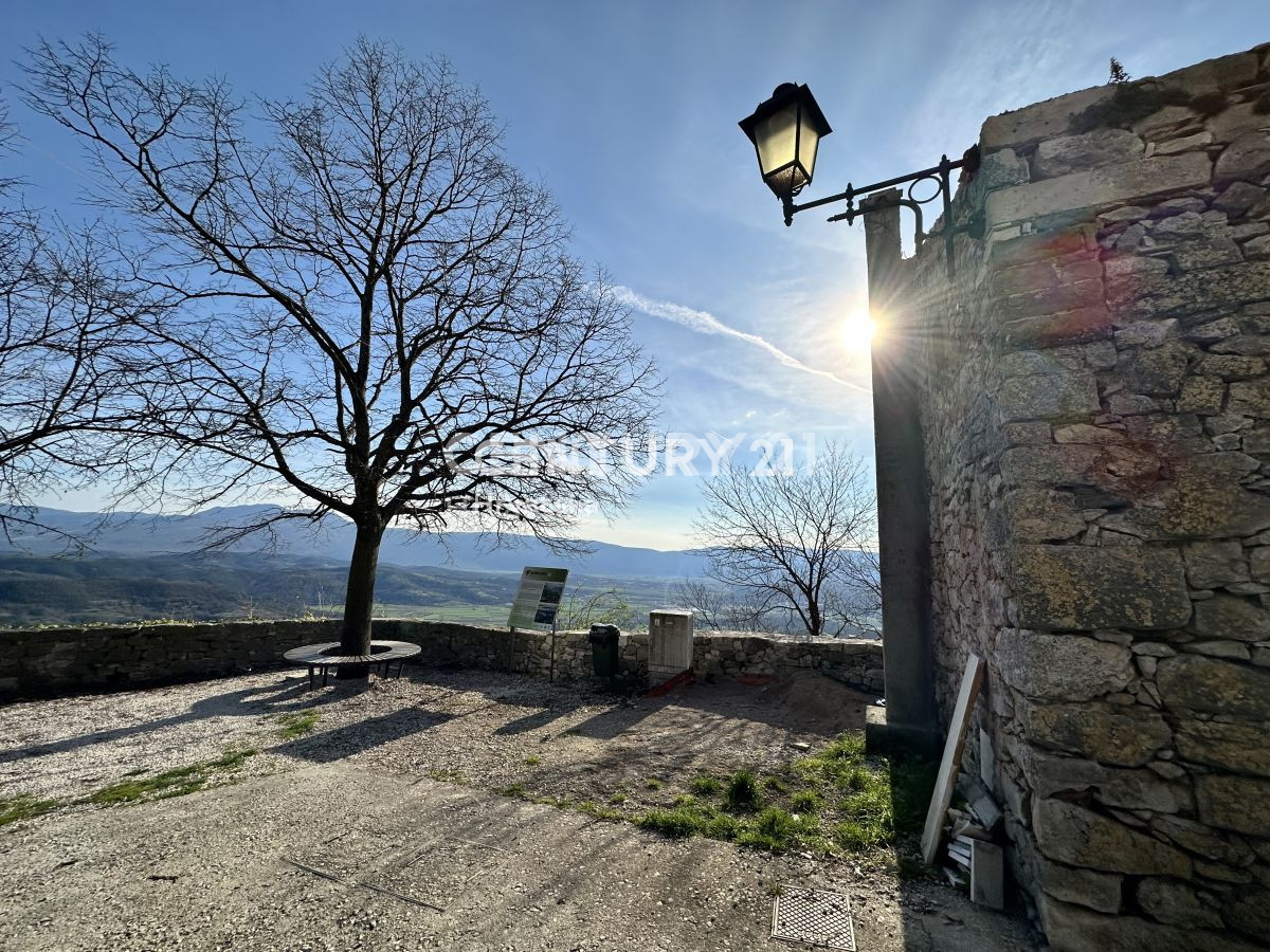 PIĆAN, TRE CASA IN FILA CON VISTA APERTA SULLA NATURA