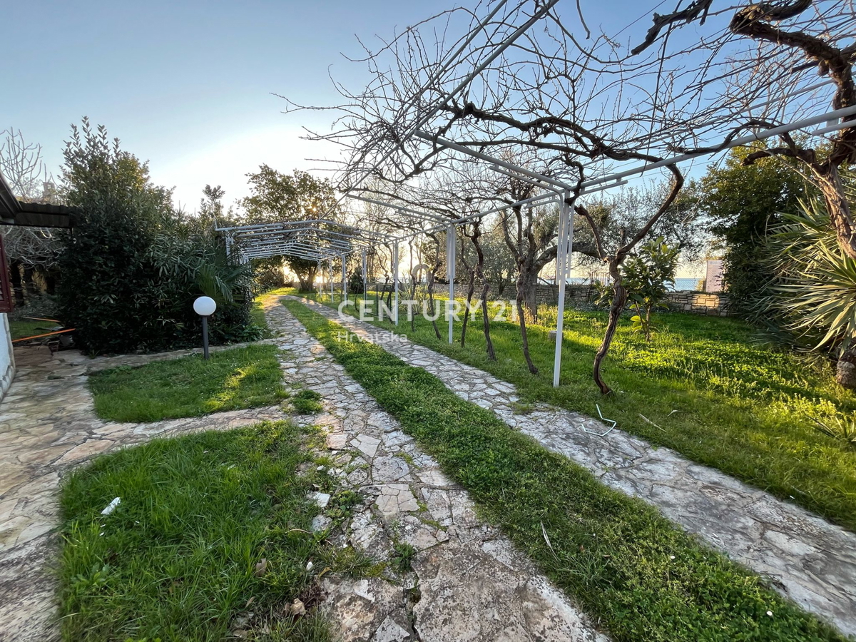 UMAG, DUE VILLETTE AL PIANO TERRA CON ACCESSO DIRETTO ALLA SPIAGGIA