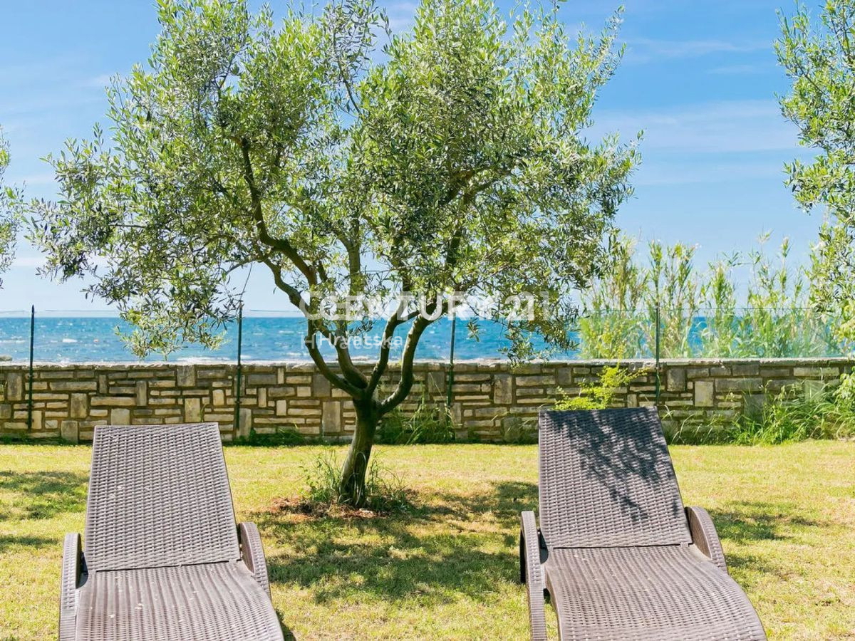 UMAG, DUE VILLETTE AL PIANO TERRA CON ACCESSO DIRETTO ALLA SPIAGGIA