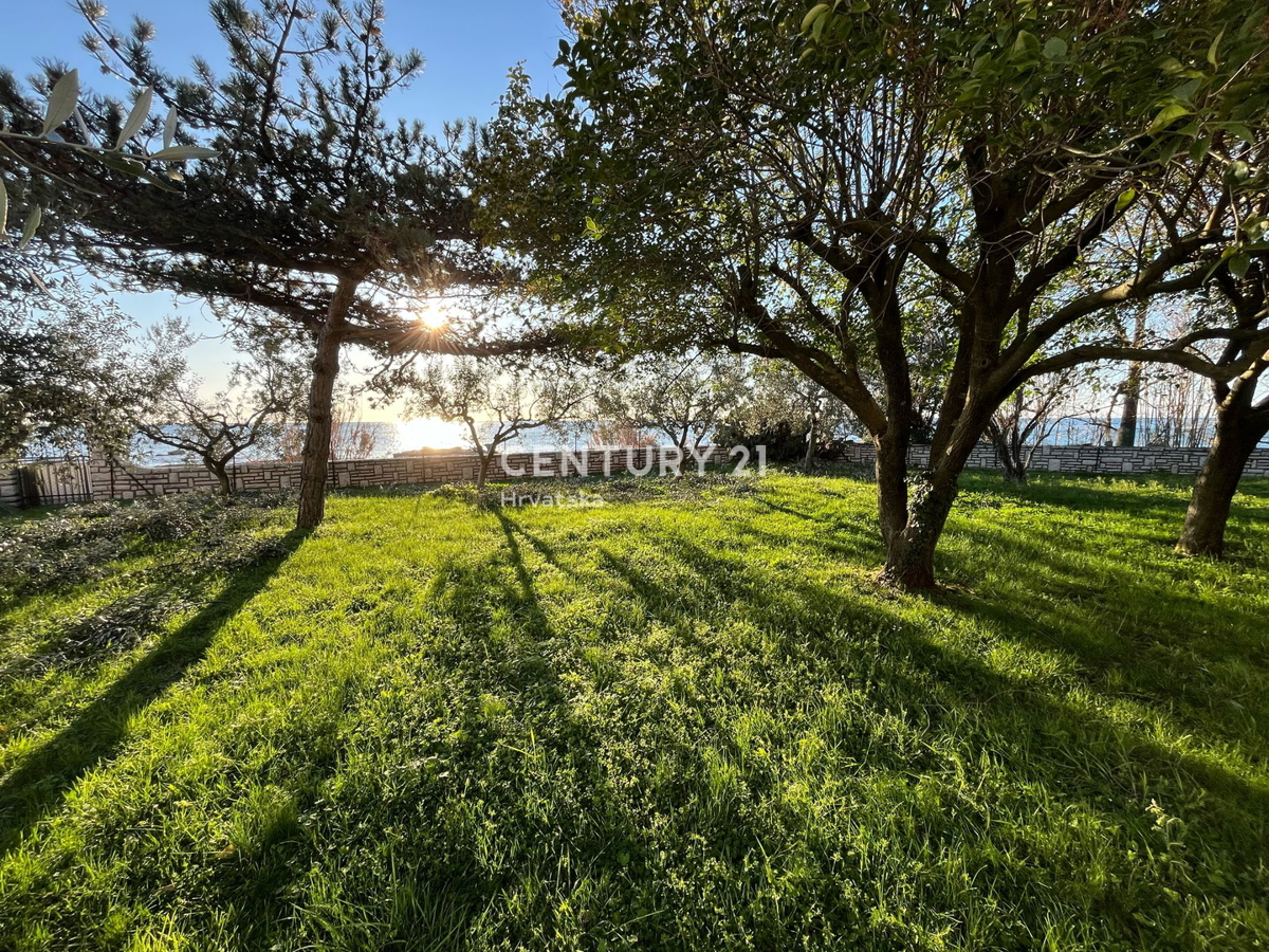 UMAG, DUE VILLETTE AL PIANO TERRA CON ACCESSO DIRETTO ALLA SPIAGGIA
